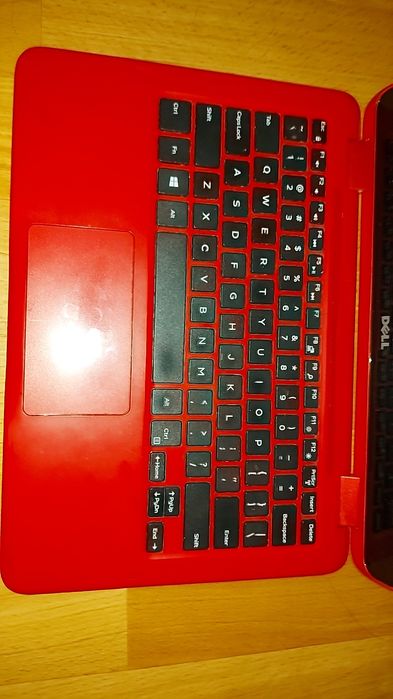 Laptop DELL Inspirion P25T001