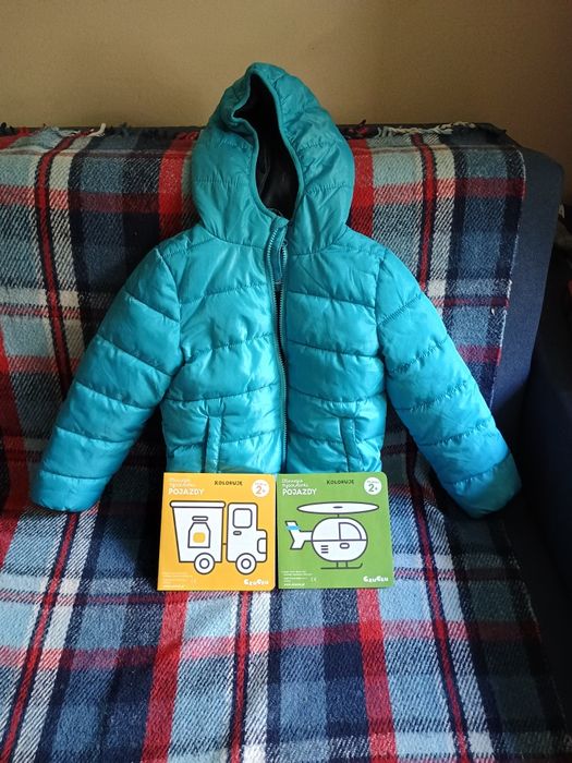 Śliczna błękitna kurtka Sinsay rozmiar 116,kolorowanki i list z nakle