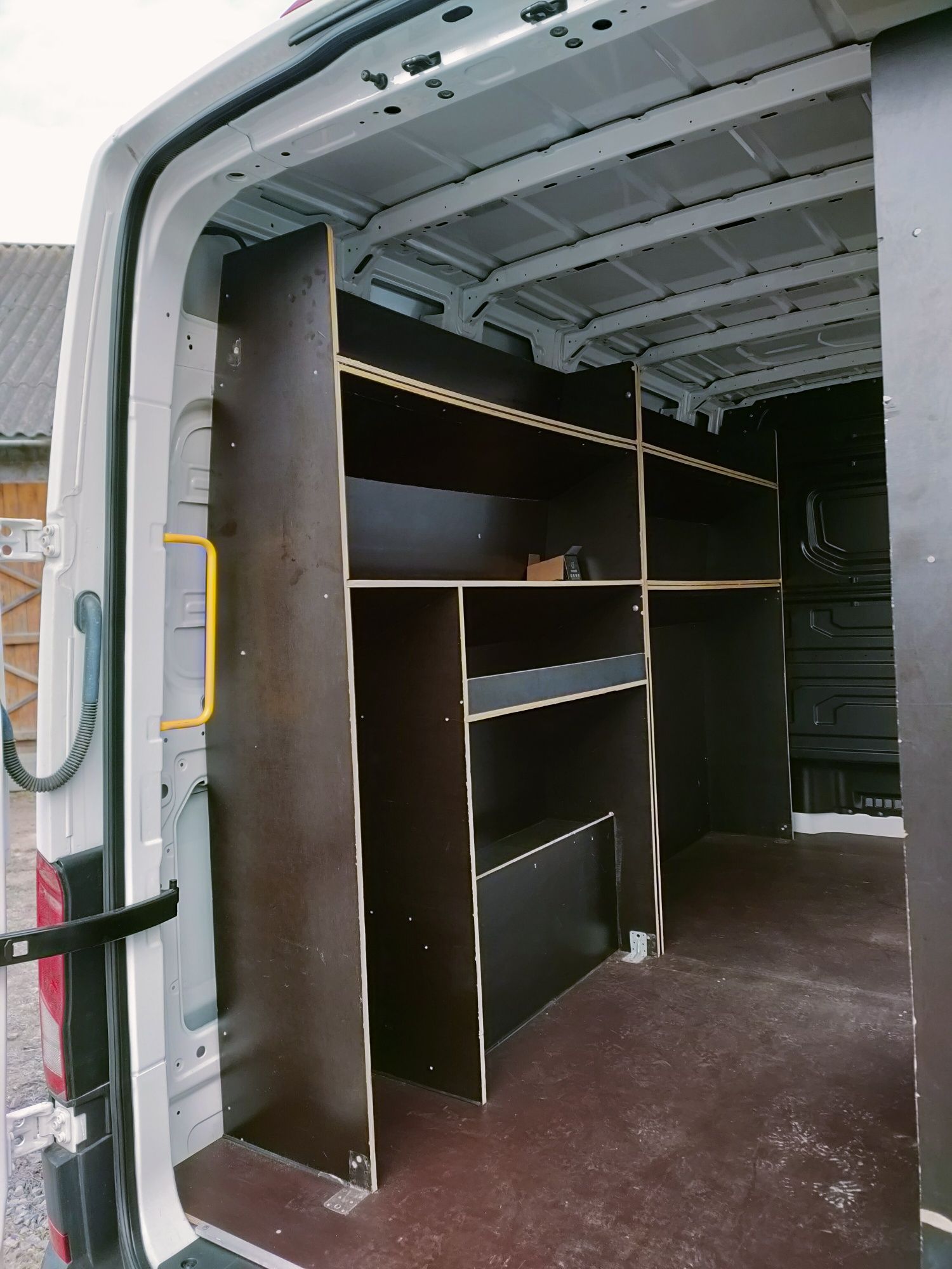 Zabudowa, regały bus VW Crafter L3H3