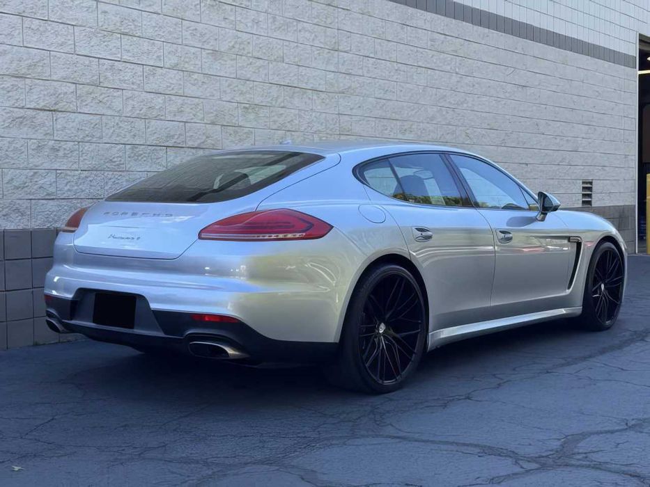Porsche Panamera      2016