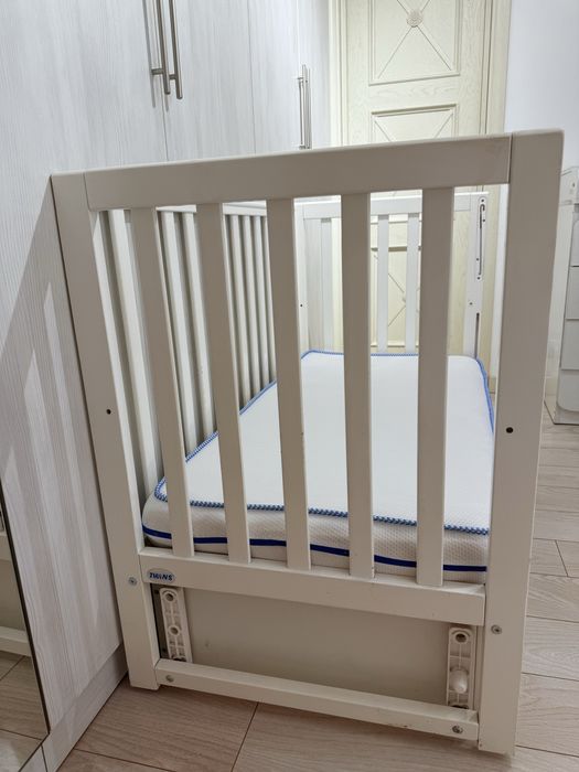 Дитяче ліжечко з шухлядою