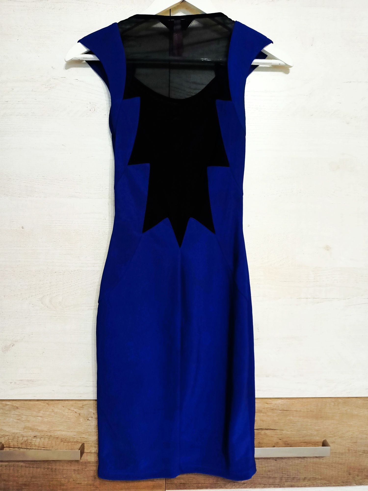 Elegancka sukienka chabrowa z cekinami XS