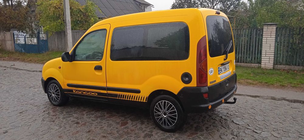 Мінівен Renault Kangoo Пасажир 2000 року. 1,9D Простий дизель