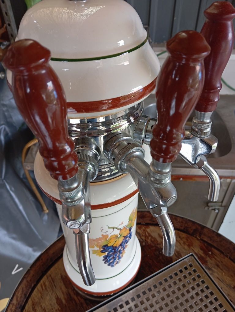 Pipa com coluna de vinho / cerveja em cerâmica