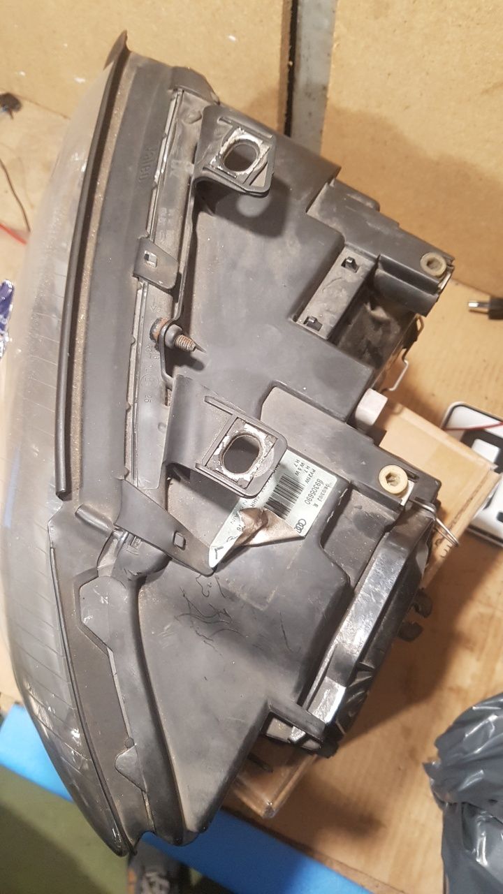 Lampa Audi A4 B6 LEWY przód