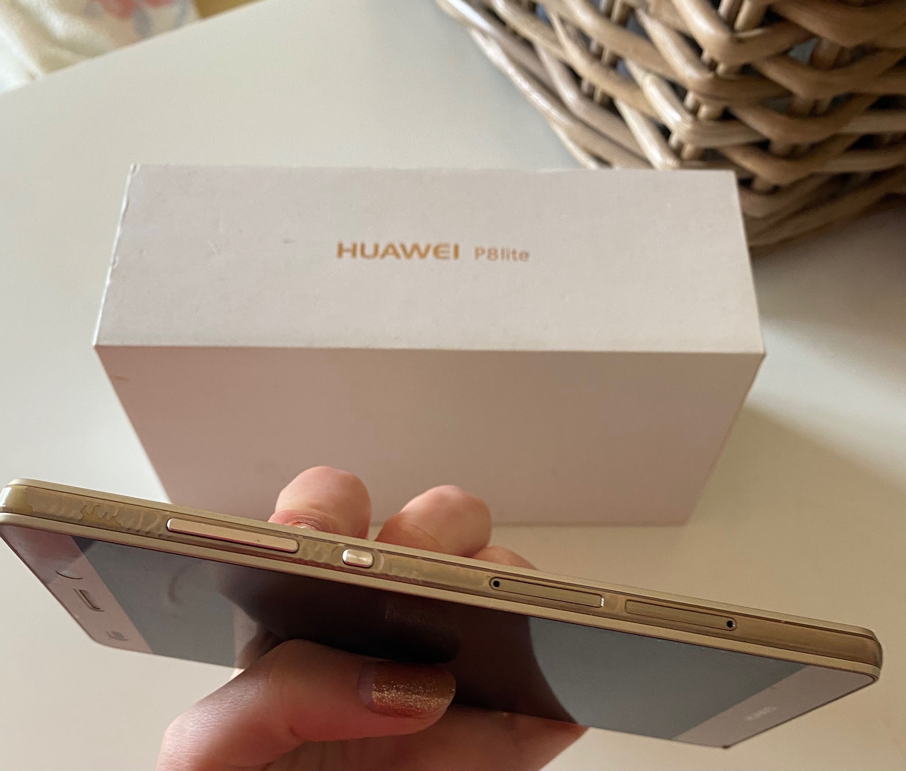 Huawei P8 lite dourado