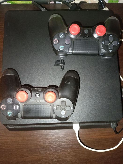 PS4 slim 500gb.consol.2.gamepad.5 games