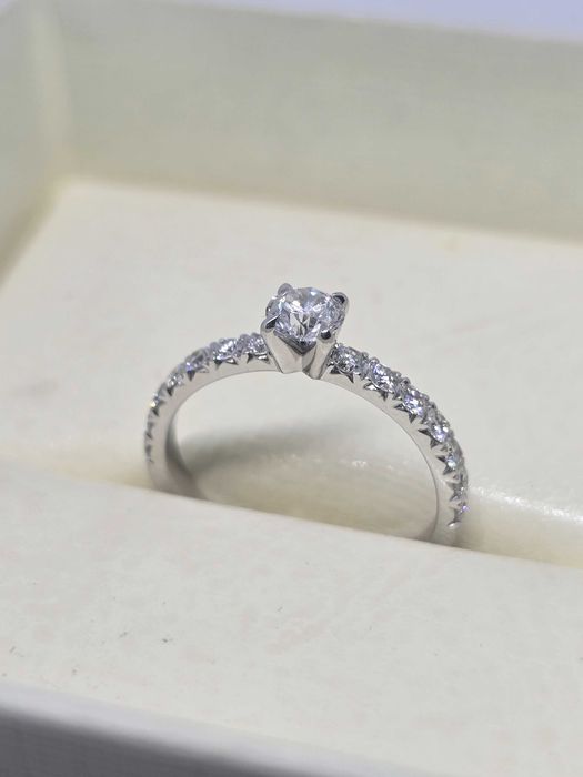 Каблучка з діамантами