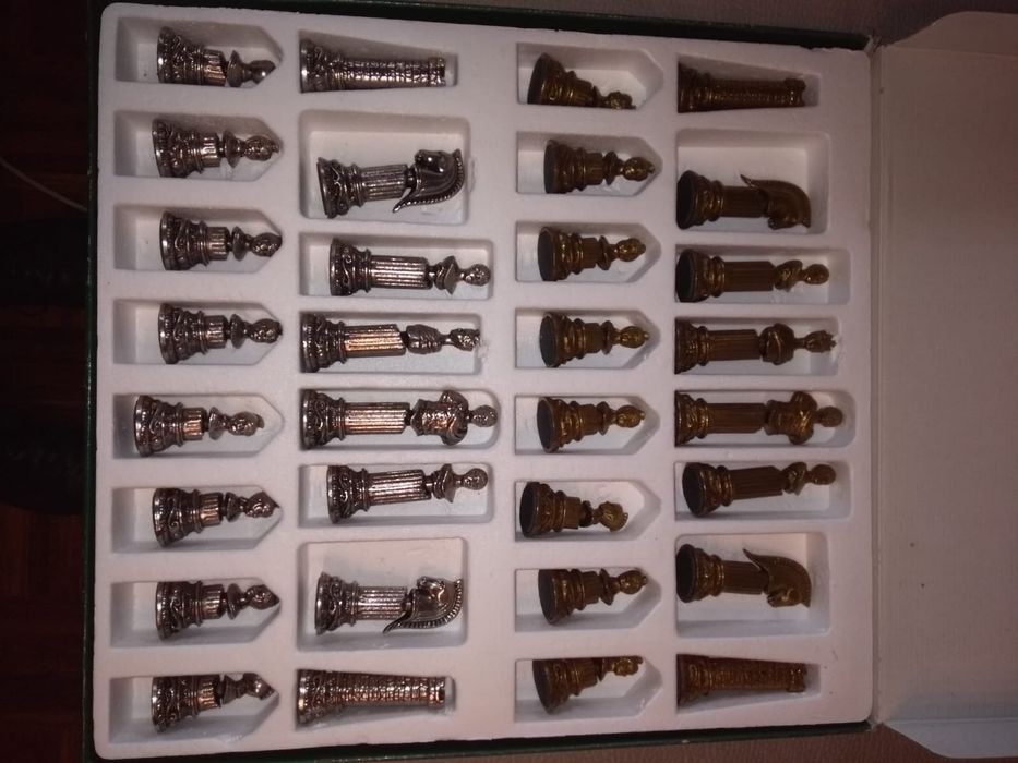 Jogos Xadrez lindíssimos e novos. Nunca foram manuseados.