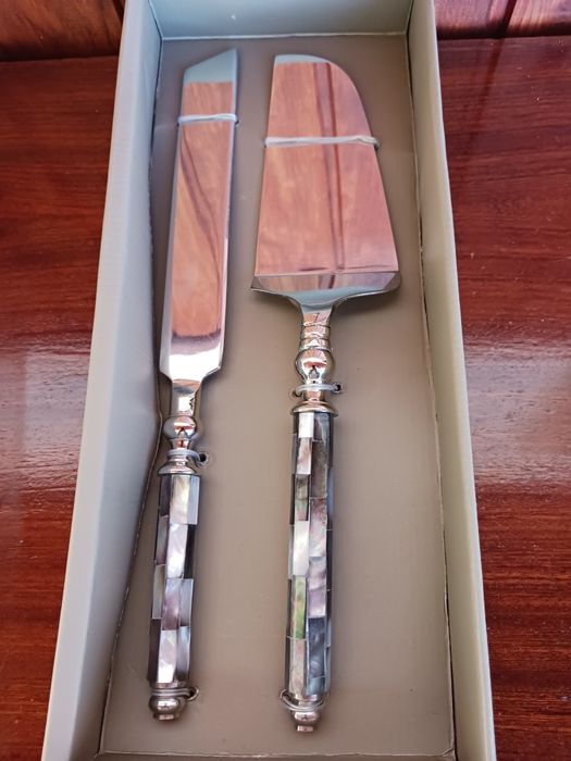 Conjunto  Espátula e Faca cabo em Madrepérola