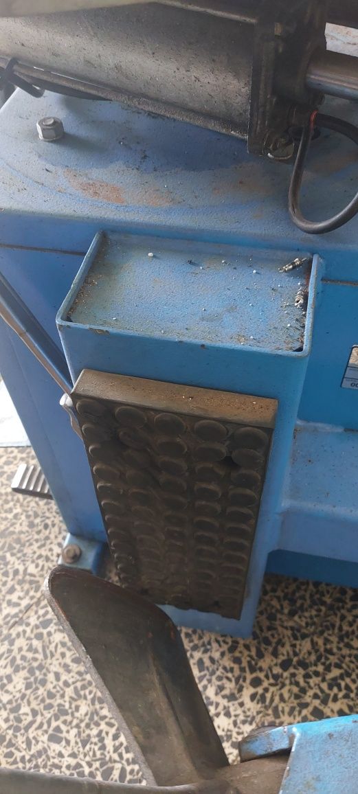 Máquina de tirar pneus