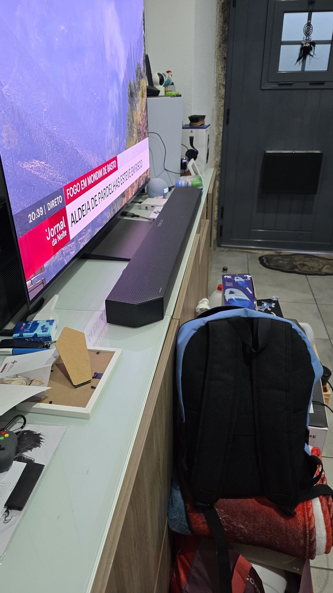 Movel tv besta composto por 2 modulos