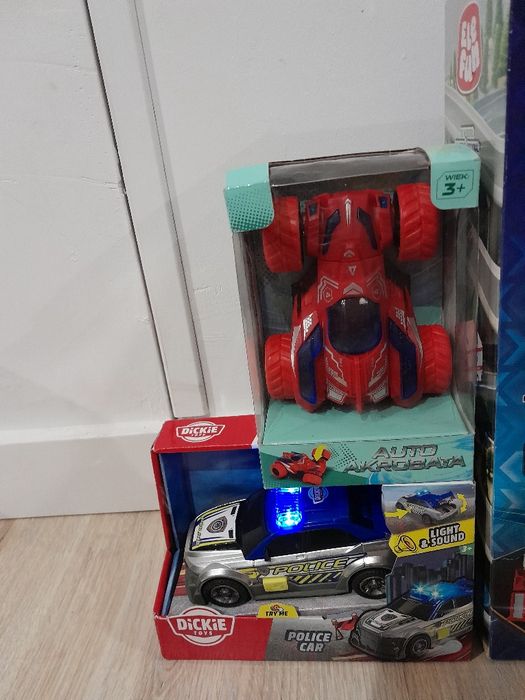 Nowy Zestaw samochodow policyjny smieciarke straz