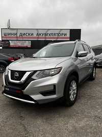 Nissan Rogue 2018 року комплектація SV-AWD,