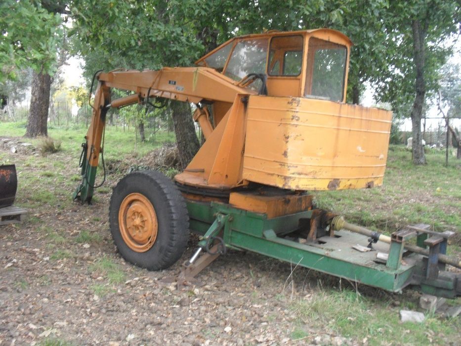 Reboque grua/rectro para acoplar atrás do tractor