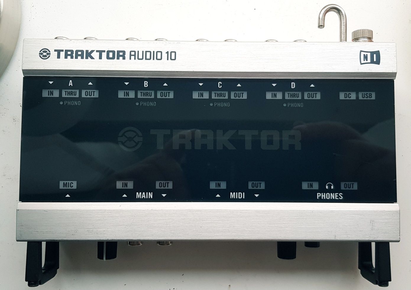 Аудио карта Traktor Aydio 10