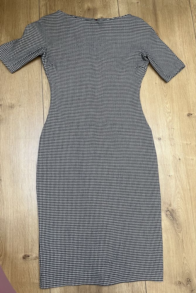 Elegancka sukienka Zara midi pepitka grubszy materiał