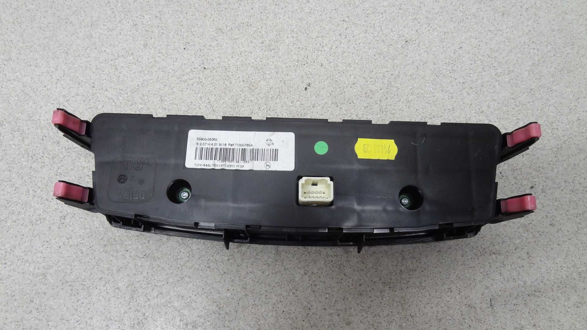 Toyota avensis T27 09-  panel nawiewu klimatyzacji
