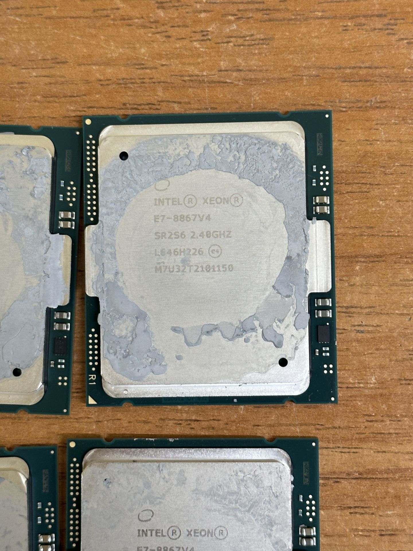 Процесор Intel Xeon E7-8867v4 .18 ядерные