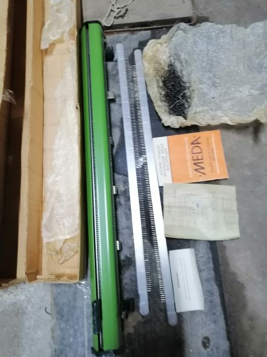 Продам вязальну машинку