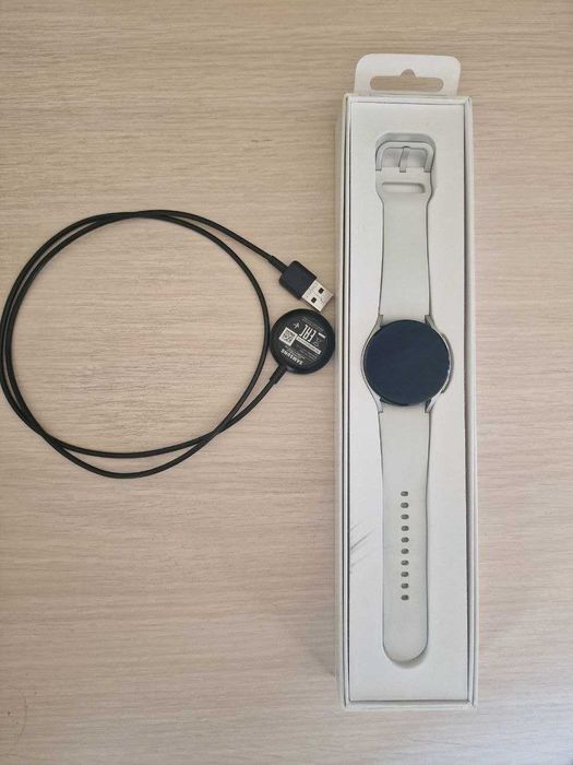 Продам  Samsung Galaxy Watch4 !