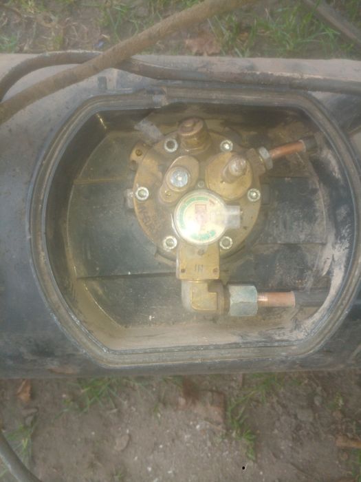 Продам газовий 50 літрів балон і магістраль