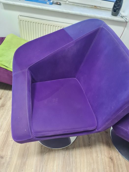 2 Fotele o niespotykanym kształcie i kolorze