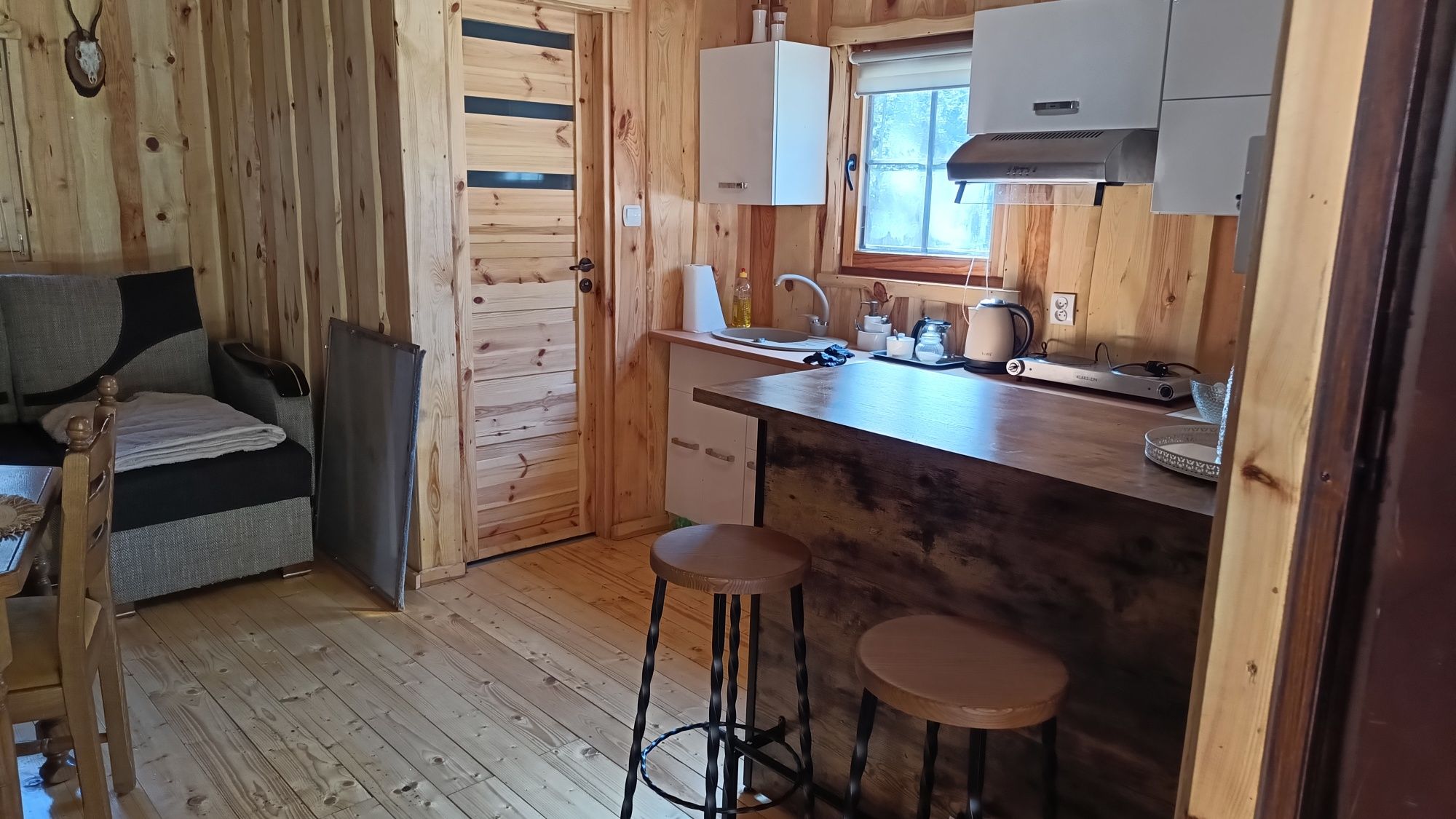 Nowy drewniany domek letniskowy – Skrzynki