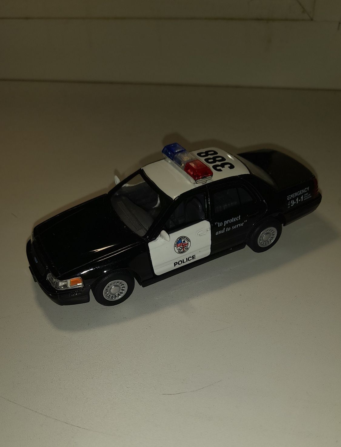 Ford Crown Victoria Police Interceptor, Kinsmart 1:43