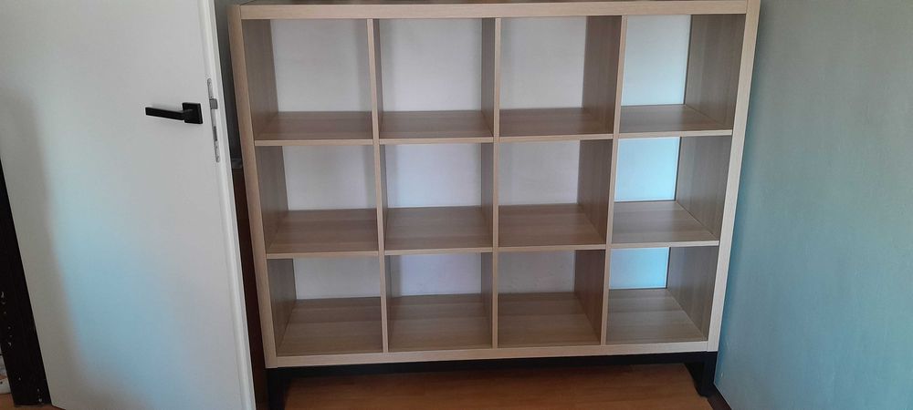 Regał Kallax z ramą nośną