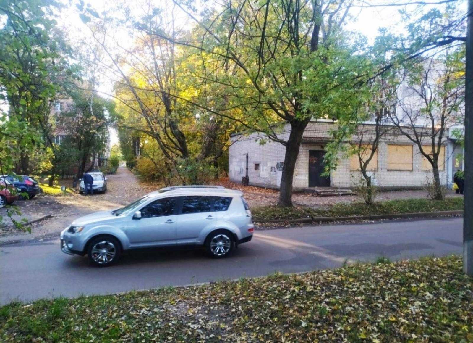 Продам нежитлове примiщення по вул.Волковича 15