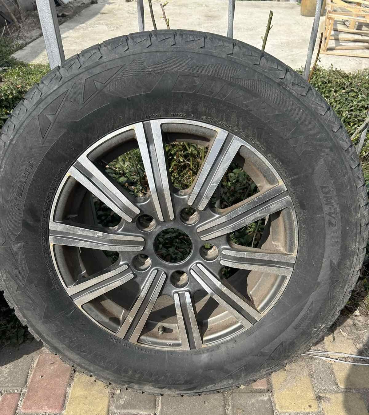 Колеса в сборе шины с дисками Bridgestone 285/60 r18