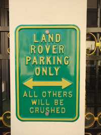 Металева табличка для паркування Land Rover