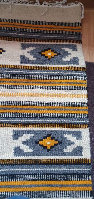 Dywan,chodnik,kilim wełniany z pracowni tkackiej w Kruji (Albania)