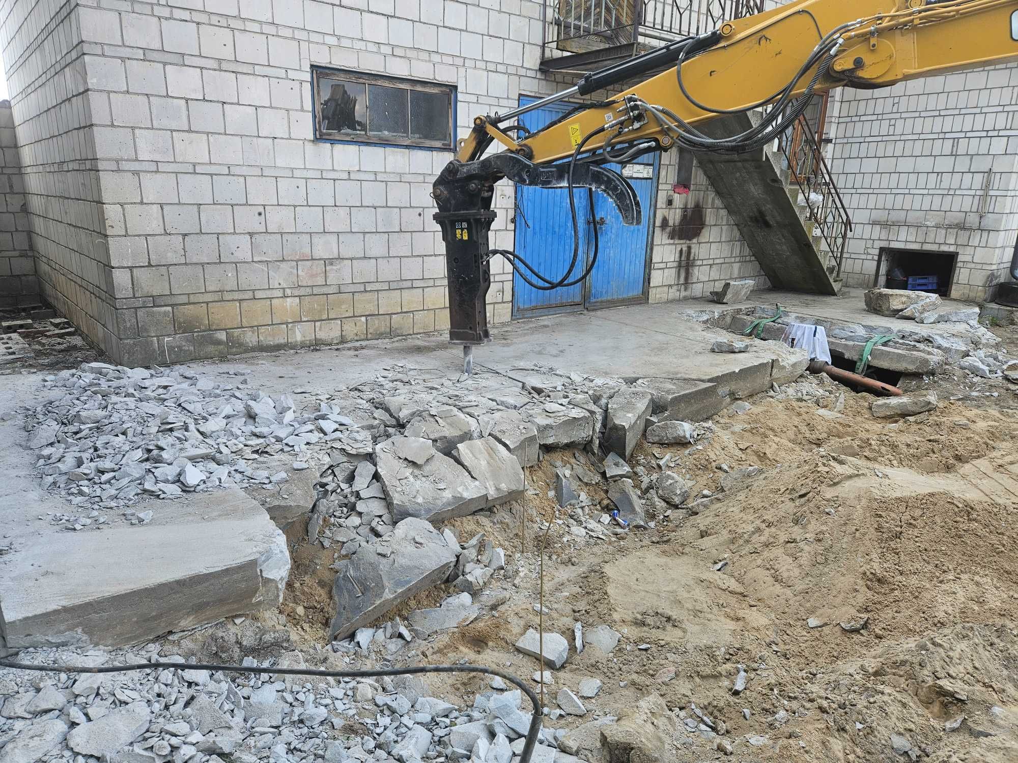 Usługi koparką z młotem cat 308 wywóz betonów z wyburzenia legal bdo