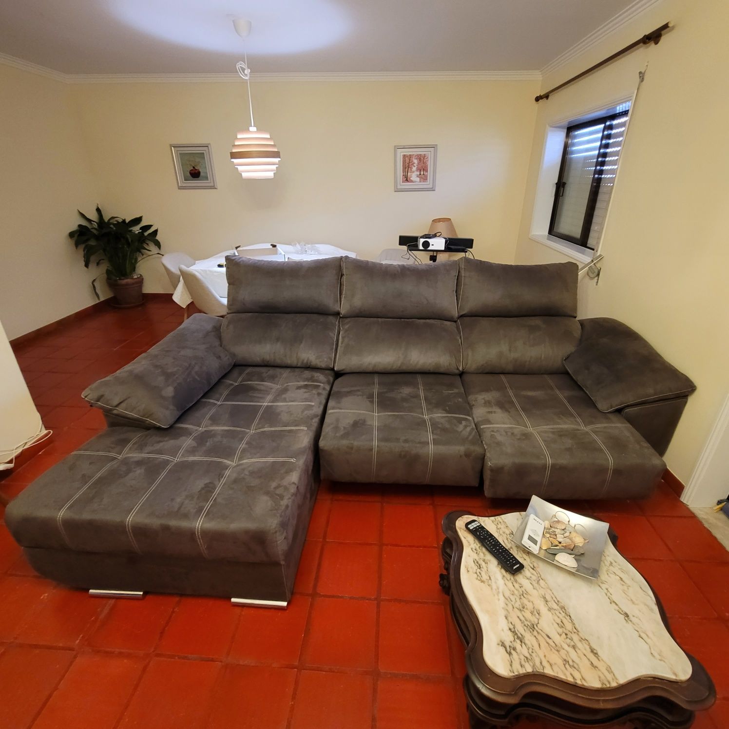 Sofá em L com Chaise, Reclinável e Encostos Ajustáveis – 290×180 cm