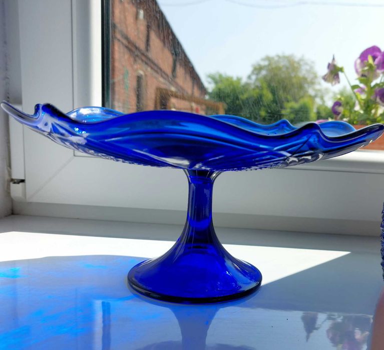 Piekny talerz do patera na ciasto kobalt niebieskie szklo zabytek prl