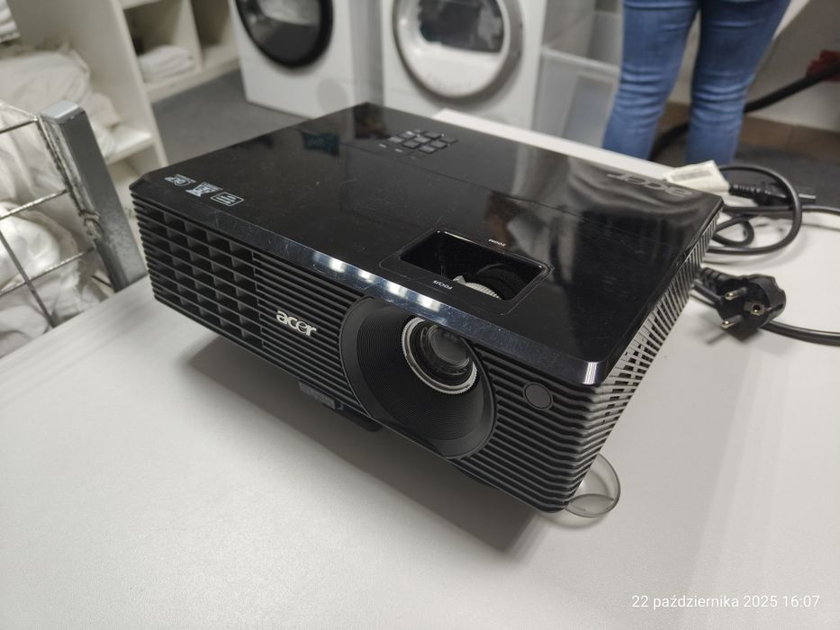 Projektor Acer x1110 dlp w bardzo dobrym stanie