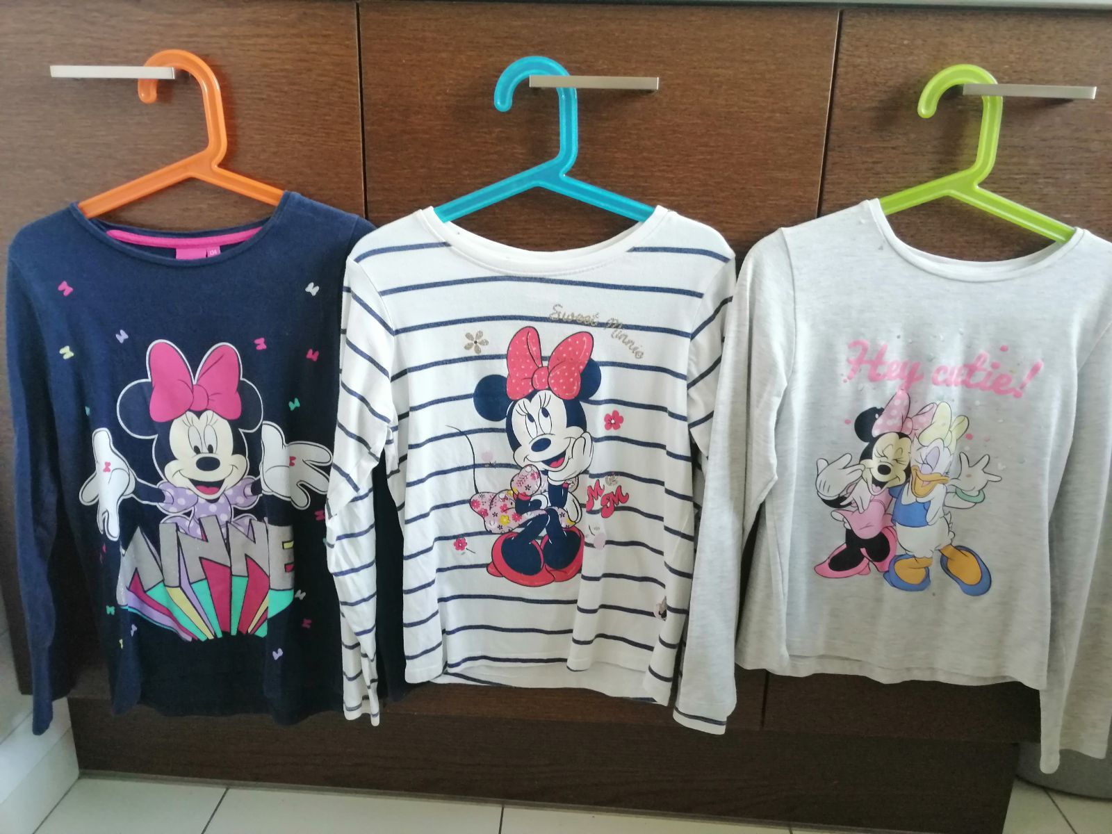 3 bluzki z długim rękawem H&M r. 134 Myszka Minnie, jednorożec