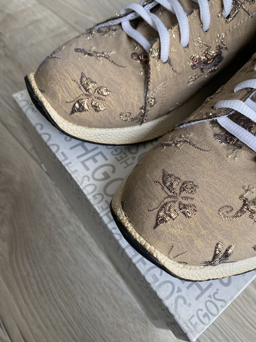 Hegos damskie sneakersy beżowo złote hafty 40