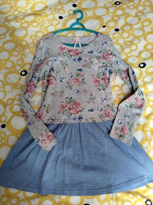 Niebiesko- szara sukienka w kwiaty Next rozmiar 128