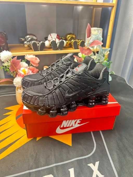 Buty sportowe Nike Shox TL Black R.39