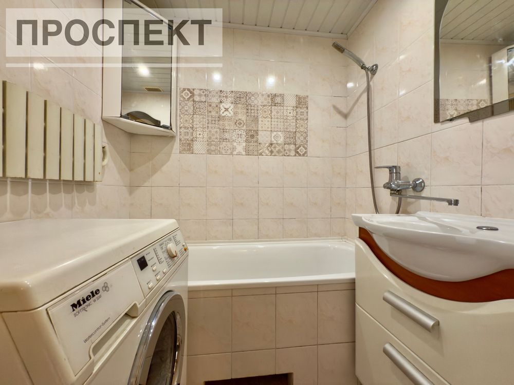 Продам 4 - кімн квартиру вул. Заливна