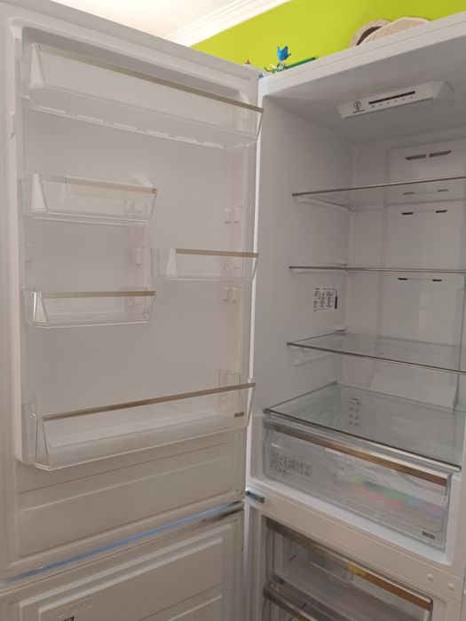 Frigorífico Combinado MIDEA | No Frost | 188cm | 310L