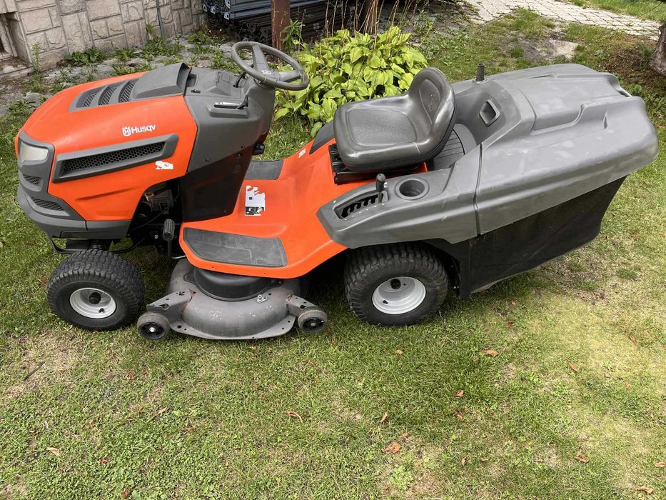 Traktor ogrodowy Husqvarna TC142  GRATIS deflektor wyrzutu tylnego