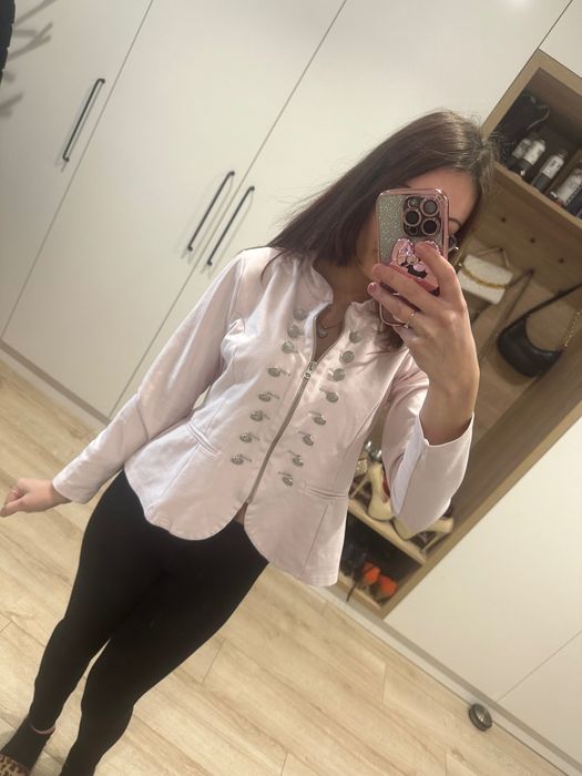 Jasnoróżowa marynarka Alice Bizou. r.M Wygodny materiał.Nowy bez metki