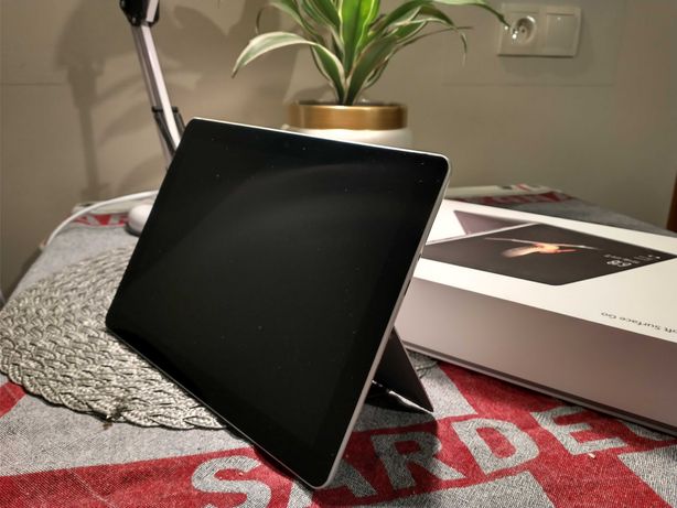 Tablet/laptop Microsoft Surface Go z klawiatura Alcantara