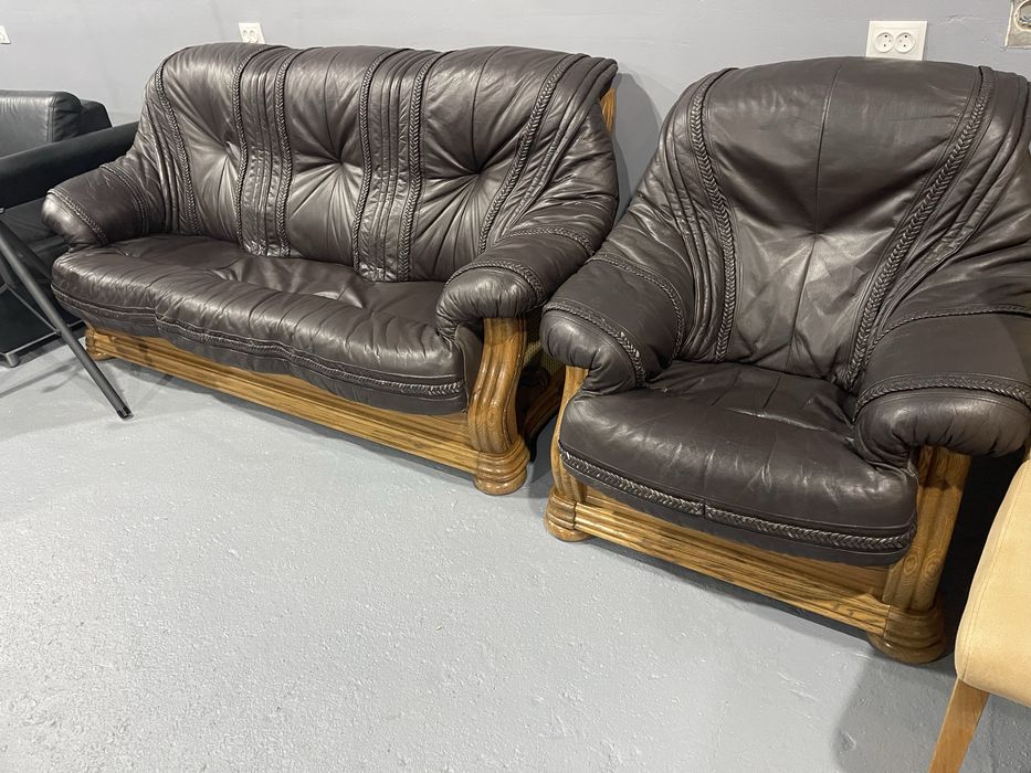 Продам кожоный деван  с креслом