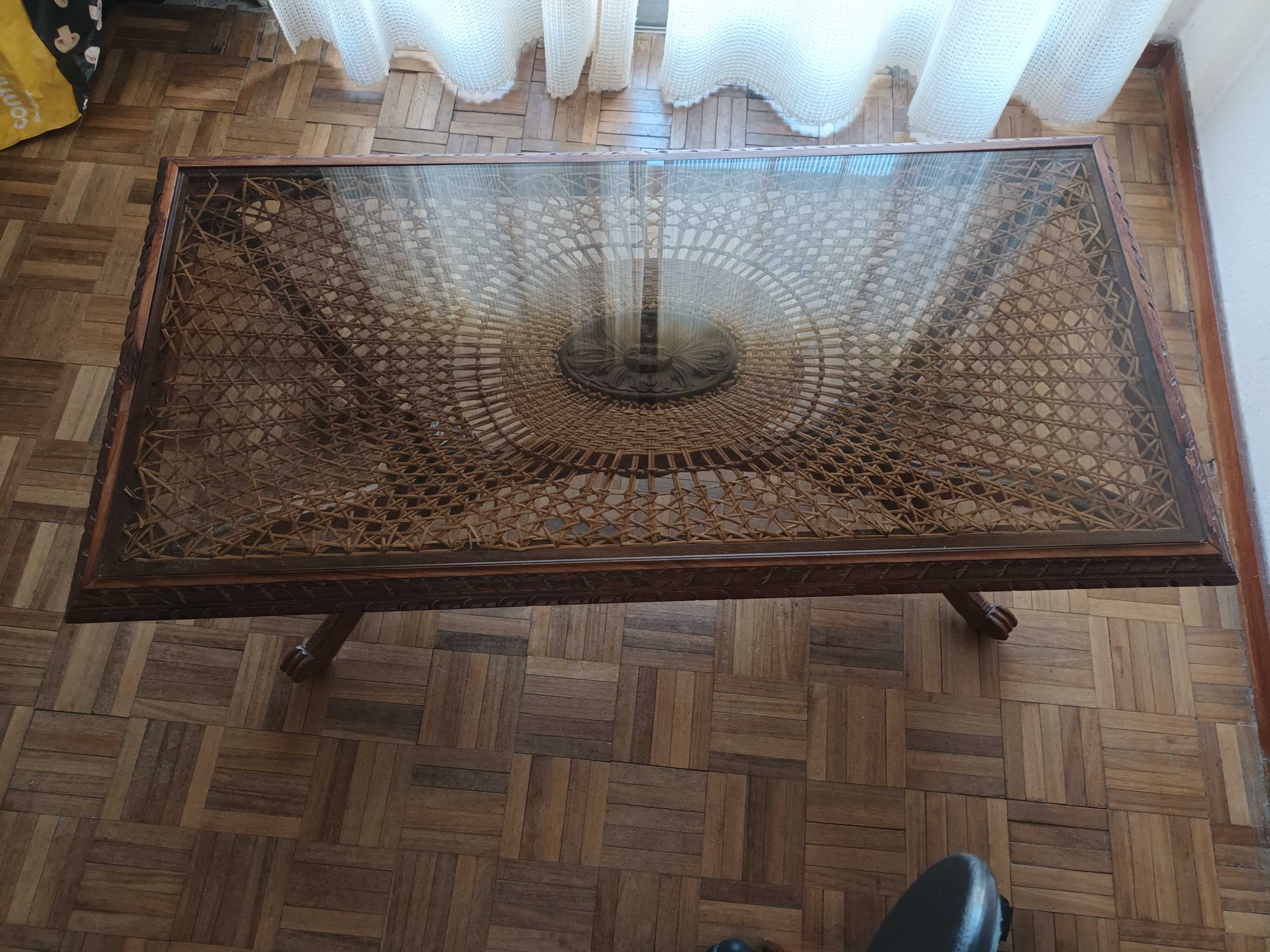 Mesa de sala de vizitas