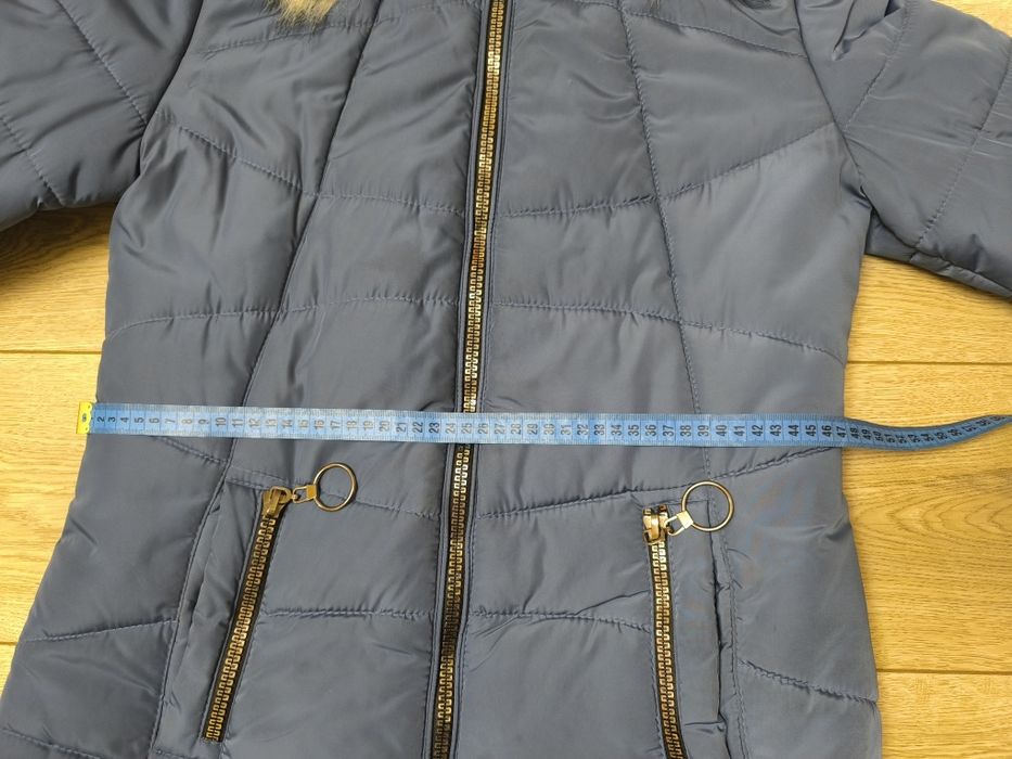 Зимова куртка на дівчинку підлітка